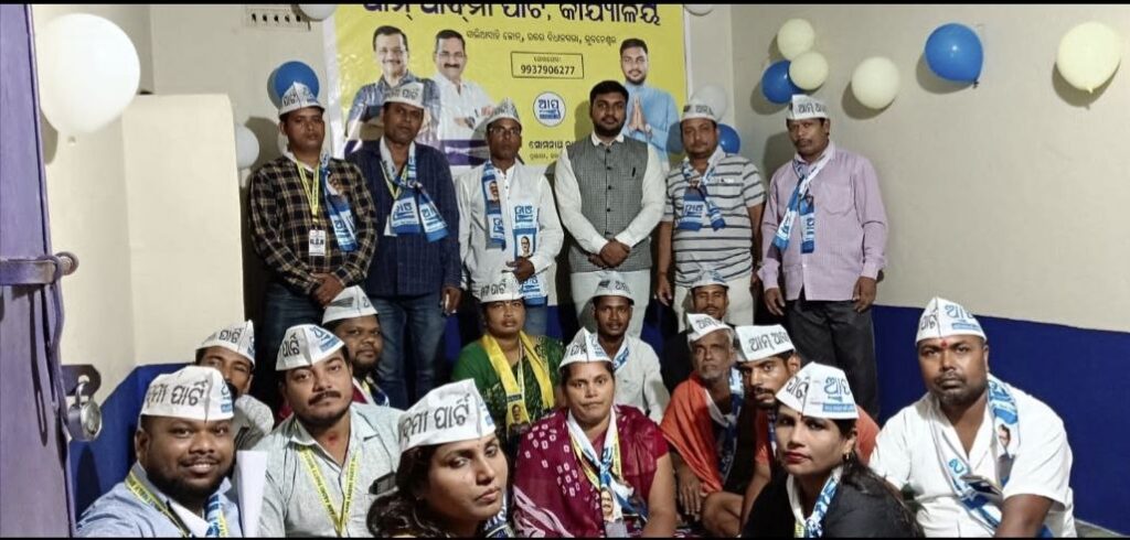 photo_6219823758504474133_y