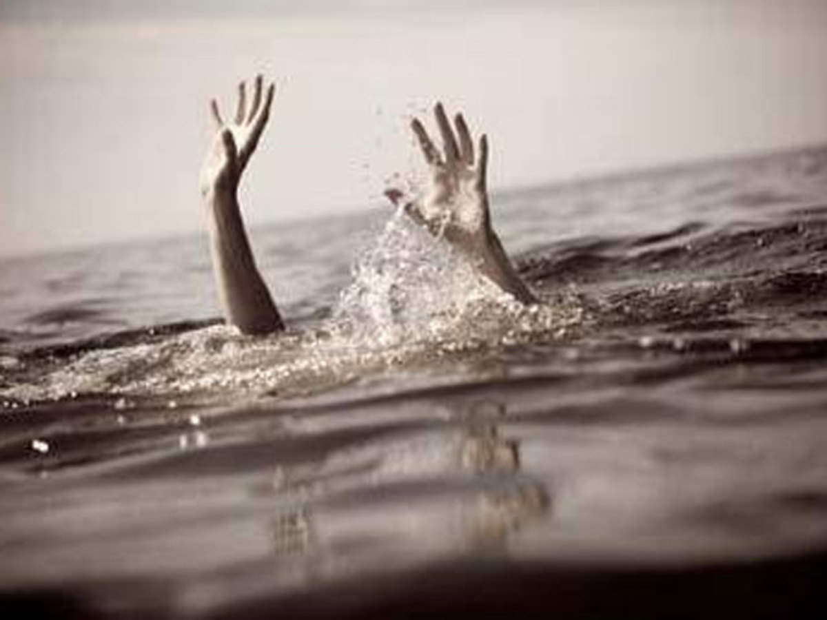 eight-college-students-drown-in-sea