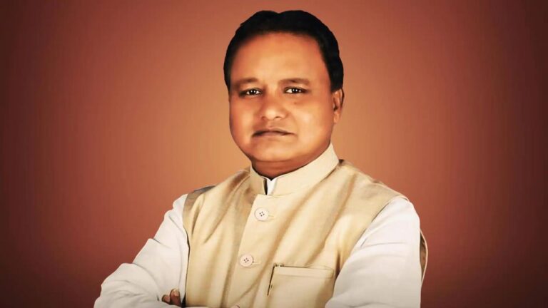 9c1f71b19ebee96696f0c48843d91c05_manjhi pics (1)