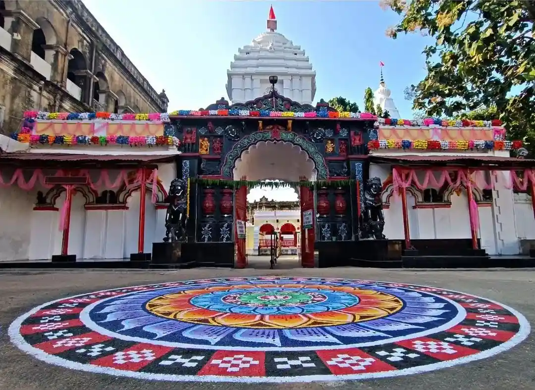 Manikeswar_Temple_31da2276e86715c970_cmprssd