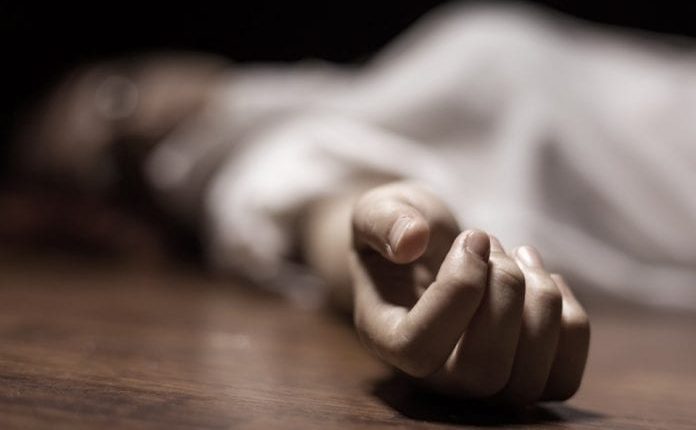 dead-womans-body-with-focus-on-hand-picture-id177417670-696x435-1-696x430