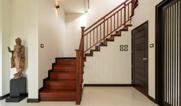 08_14_323574634stairs-vastu-tips2